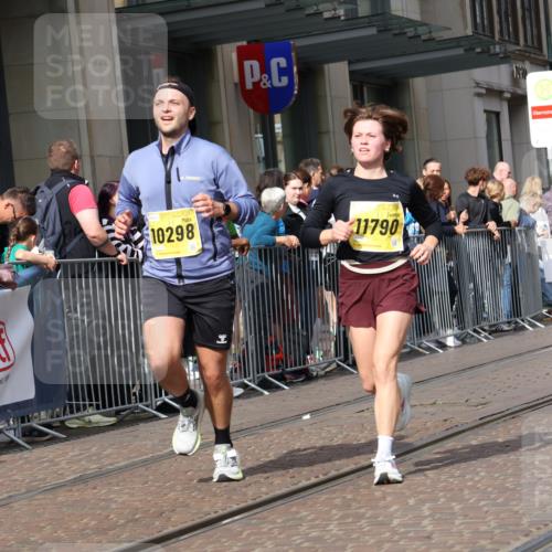 13.09.2026 - 21. swb-Marathon Bremen Strokosch-Dieckow http://msf.ph/oto/10312721 13.09.2026 10:55:53 Ziel 10184, 10211, 10246, 10298, 10322, 10365, 10443, 10670, 10690, 10699, 10949, 10957, 10960, 11219, 11280, 11317, 11570, 11693, 11782, 11790, 11972, 12061, 12452, 12476, 13565, 10203, 10243, 10297, 10374, 10379, 10423, 10529, 10550, 10690, 10703, 10788, 10809, 10881, 10952, 11377, 11510, 11557, 11748, 11862, 11972, 11975, 12030, 12108, 12125, 12143, 12150, 12188, 12484 meine-sportfotos.de