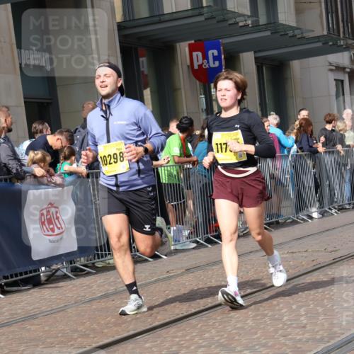 13.09.2026 - 21. swb-Marathon Bremen Strokosch-Dieckow http://msf.ph/oto/10312733 13.09.2026 10:55:54 Ziel 10184, 10211, 10246, 10298, 10322, 10365, 10443, 10670, 10699, 10949, 10957, 10960, 11219, 11280, 11317, 11570, 11693, 11782, 11790, 12061, 12452, 12476, 13565, 10243, 10297, 10374, 10379, 10423, 10529, 10550, 10690, 10703, 10788, 10809, 10881, 10952, 11377, 11510, 11557, 11862, 11972, 11975, 12061, 12108, 12125, 12143, 12150, 12188, 12484 meine-sportfotos.de