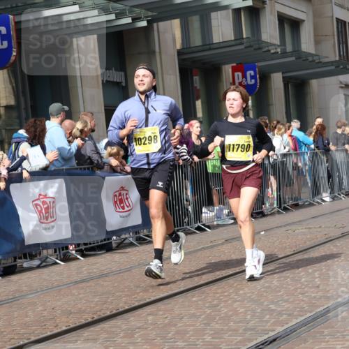13.09.2026 - 21. swb-Marathon Bremen Strokosch-Dieckow http://msf.ph/oto/10312747 13.09.2026 10:55:54 Ziel 10184, 10211, 10246, 10298, 10322, 10365, 10443, 10670, 10699, 10949, 10957, 10960, 11219, 11280, 11317, 11570, 11693, 11782, 11790, 12061, 12452, 12476, 13565, 10243, 10297, 10374, 10379, 10423, 10529, 10550, 10690, 10703, 10788, 10809, 10881, 10952, 11377, 11510, 11557, 11862, 11972, 11975, 12061, 12108, 12125, 12143, 12150, 12188, 12484 meine-sportfotos.de