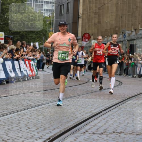 13.09.2026 - 21. swb-Marathon Bremen Strokosch-Dieckow http://msf.ph/oto/10312762 13.09.2026 13:04:54 Ziel 744, 1223, 1224, 1860, 2207, 2956, 5283, 7871, 8701, 8936, 9070, 13034, 1336, 1822, 2297, 3196, 4729, 6708 meine-sportfotos.de