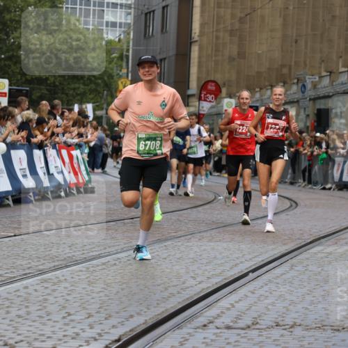 13.09.2026 - 21. swb-Marathon Bremen Strokosch-Dieckow http://msf.ph/oto/10312782 13.09.2026 13:04:54 Ziel 744, 1223, 1224, 1860, 2207, 2956, 5283, 7871, 8701, 8936, 9070, 13034, 1336, 1822, 2297, 3196, 4729, 6708 meine-sportfotos.de