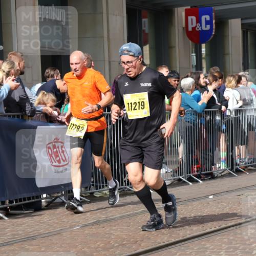 13.09.2026 - 21. swb-Marathon Bremen Strokosch-Dieckow http://msf.ph/oto/10312876 13.09.2026 10:56:00 Ziel 10184, 10211, 10246, 10322, 10365, 10443, 10670, 10675, 10699, 10844, 10949, 10957, 10960, 11219, 11256, 11280, 11317, 11570, 11693, 11782, 11795, 11844, 11855, 11871, 12452, 12476, 10243, 10298, 10374, 10423, 10550, 10690, 10703, 10809, 10952, 11510, 11790, 11972, 12061, 12108, 12125, 12143, 12188, 12484, 13565 meine-sportfotos.de