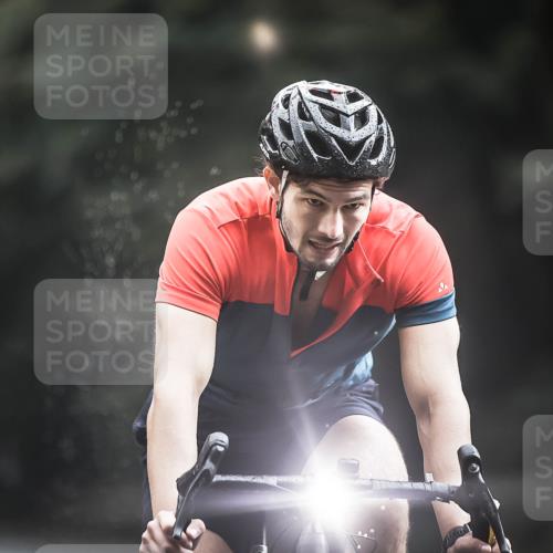 13.09.2026 - Stadtparktriathlon H.Heesch http://msf.ph/oto/10312878 13.09.2026 11:47:06 Radfahren 893, 905 meine-sportfotos.de