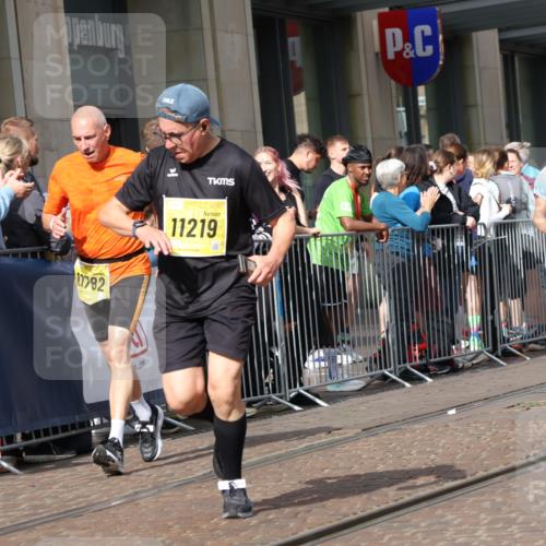 13.09.2026 - 21. swb-Marathon Bremen Strokosch-Dieckow http://msf.ph/oto/10312892 13.09.2026 10:56:00 Ziel 10184, 10211, 10246, 10322, 10365, 10443, 10670, 10675, 10699, 10844, 10949, 10957, 10960, 11219, 11256, 11280, 11317, 11570, 11693, 11782, 11795, 11844, 11855, 11871, 12452, 12476, 10243, 10298, 10374, 10423, 10550, 10690, 10703, 10809, 10952, 11510, 11790, 11972, 12061, 12108, 12125, 12143, 12188, 12484, 13565 meine-sportfotos.de