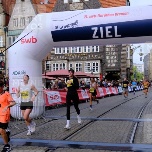13.09.2026 - 21. swb-Marathon Bremen Tim E. http://msf.ph/oto/10312897 13.09.2026 10:54:28 Ziel 10359, 10577, 10749, 10822, 10947, 10996, 11010, 11099, 11118, 11290, 11329, 11361, 11476, 11765, 11843, 11989, 11998, 13531 meine-sportfotos.de
