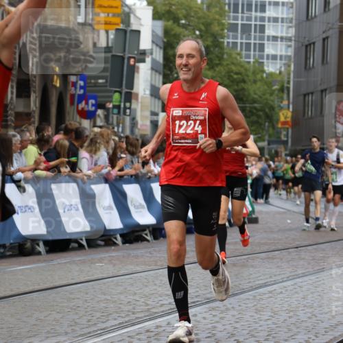 13.09.2026 - 21. swb-Marathon Bremen Strokosch-Dieckow http://msf.ph/oto/10312909 13.09.2026 13:04:59 Ziel 744, 1223, 1224, 1712, 2207, 2956, 5283, 7814, 8701, 8936, 9070, 9689, 13034, 1336, 1822, 2297, 3196, 4729, 7102 meine-sportfotos.de