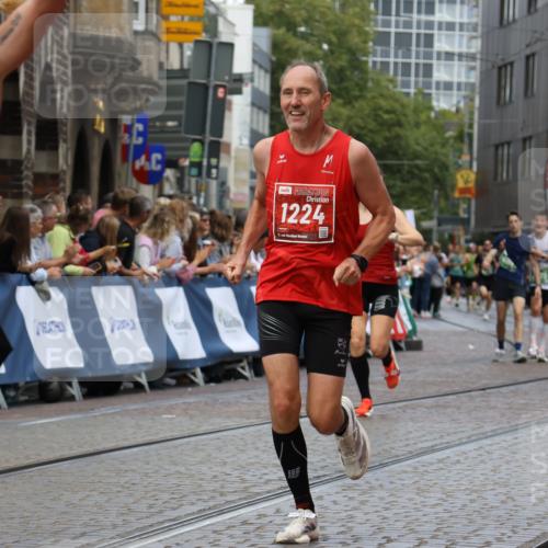 13.09.2026 - 21. swb-Marathon Bremen Strokosch-Dieckow http://msf.ph/oto/10312925 13.09.2026 13:04:59 Ziel 744, 1223, 1224, 1712, 2207, 2956, 5283, 7814, 8701, 8936, 9070, 9689, 13034, 1336, 1822, 2297, 3196, 4729, 7102 meine-sportfotos.de