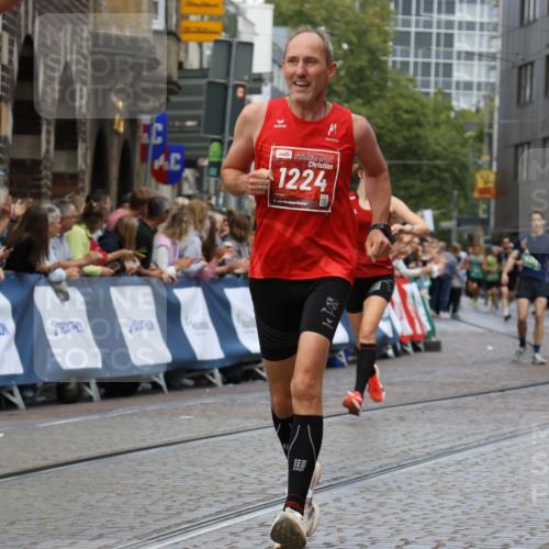 13.09.2026 - 21. swb-Marathon Bremen Strokosch-Dieckow http://msf.ph/oto/10312977 13.09.2026 13:04:59 Ziel 744, 1223, 1224, 1712, 2207, 2956, 5283, 7814, 8701, 8936, 9070, 9689, 13034, 1336, 1822, 2297, 3196, 4729, 7102 meine-sportfotos.de