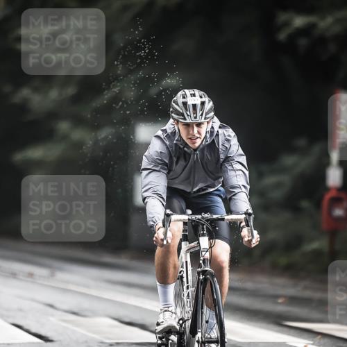 13.09.2026 - Stadtparktriathlon H.Heesch http://msf.ph/oto/10312984 13.09.2026 11:47:14 Radfahren 859, 869, 893 meine-sportfotos.de