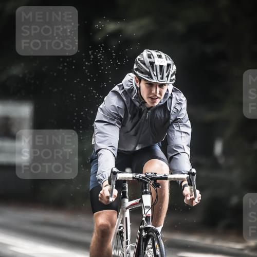 13.09.2026 - Stadtparktriathlon H.Heesch http://msf.ph/oto/10313001 13.09.2026 11:47:14 Radfahren 859, 869, 893 meine-sportfotos.de