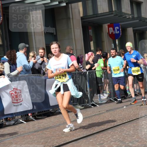 13.09.2026 - 21. swb-Marathon Bremen Strokosch-Dieckow http://msf.ph/oto/10313018 13.09.2026 10:56:02 Ziel 10184, 10211, 10246, 10322, 10356, 10365, 10443, 10670, 10675, 10699, 10844, 10949, 10957, 10960, 11219, 11256, 11280, 11317, 11570, 11693, 11782, 11795, 11844, 11855, 11871, 12452, 12476, 10243, 10298, 10374, 10550, 10690, 10703, 10952, 11510, 11790, 11972, 12061, 12108, 12143, 12484, 13565 meine-sportfotos.de