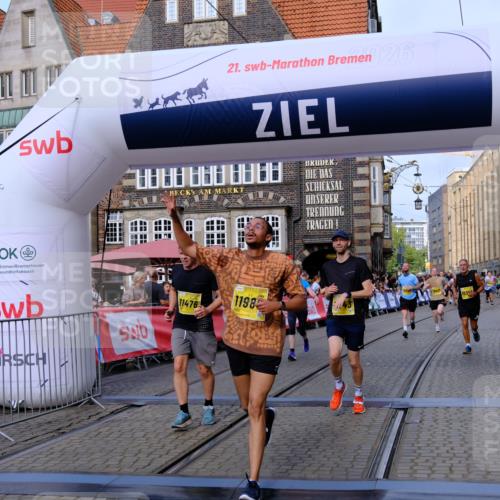 13.09.2026 - 21. swb-Marathon Bremen Tim E. http://msf.ph/oto/10313116 13.09.2026 10:54:33 Ziel 10359, 10503, 10577, 10631, 10749, 10837, 10884, 10996, 11099, 11118, 11290, 11329, 11361, 11476, 11765, 11843, 11989, 11998 meine-sportfotos.de