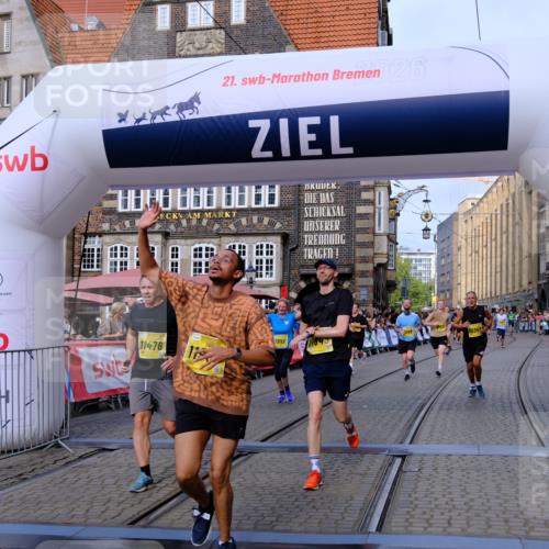13.09.2026 - 21. swb-Marathon Bremen Tim E. http://msf.ph/oto/10313134 13.09.2026 10:54:33 Ziel 10359, 10503, 10577, 10631, 10749, 10837, 10884, 10996, 11099, 11118, 11290, 11329, 11361, 11476, 11765, 11843, 11989, 11998 meine-sportfotos.de