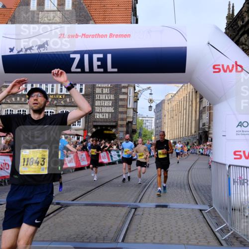 13.09.2026 - 21. swb-Marathon Bremen Tim E. http://msf.ph/oto/10313212 13.09.2026 10:54:34 Ziel 10359, 10503, 10577, 10631, 10749, 10837, 10884, 10996, 11099, 11118, 11290, 11329, 11361, 11476, 11765, 11843, 11989, 11998 meine-sportfotos.de