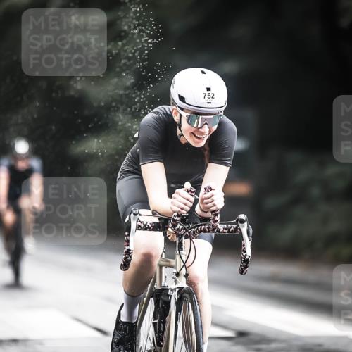 13.09.2026 - Stadtparktriathlon H.Heesch http://msf.ph/oto/10313215 13.09.2026 11:47:31 Radfahren 752, 801, 826, 840, 863 meine-sportfotos.de