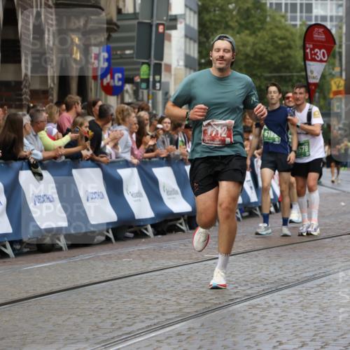 13.09.2026 - 21. swb-Marathon Bremen Strokosch-Dieckow http://msf.ph/oto/10313274 13.09.2026 13:05:11 Ziel 1712, 2646, 5283, 5674, 6708, 7538, 7814, 8054, 9070, 9306, 9495, 9689, 13187, 439, 3365, 4025, 5092, 9273 meine-sportfotos.de