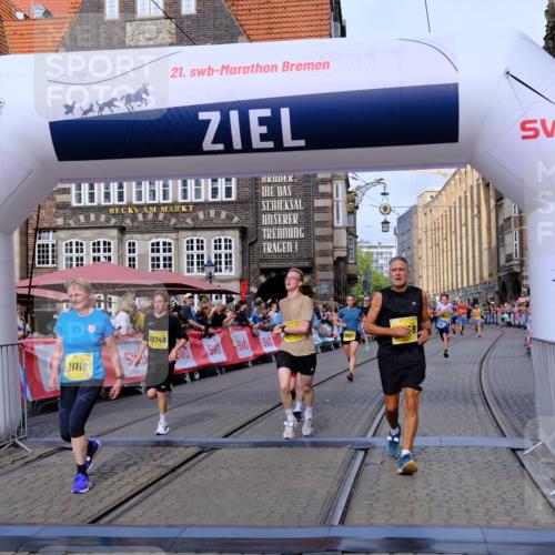13.09.2026 - 21. swb-Marathon Bremen Tim E. http://msf.ph/oto/10313295 13.09.2026 10:54:35 Ziel 10359, 10503, 10577, 10631, 10749, 10837, 10884, 10996, 11099, 11118, 11329, 11361, 11476, 11765, 11843, 11989, 11998, 12328 meine-sportfotos.de