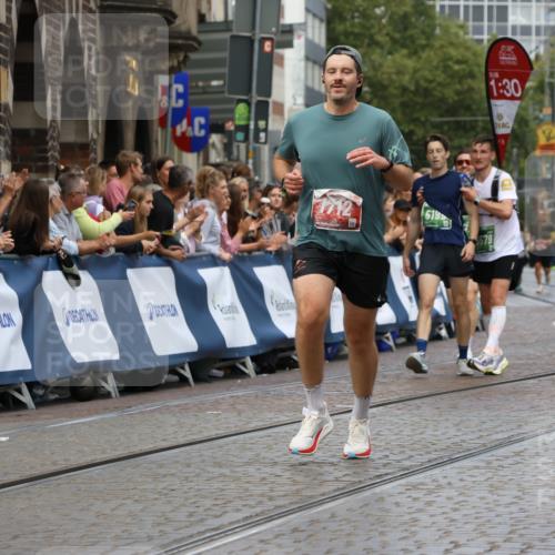 13.09.2026 - 21. swb-Marathon Bremen Strokosch-Dieckow http://msf.ph/oto/10313304 13.09.2026 13:05:11 Ziel 1712, 2646, 5283, 5674, 6708, 7538, 7814, 8054, 9070, 9306, 9495, 9689, 13187, 439, 3365, 4025, 5092, 9273 meine-sportfotos.de