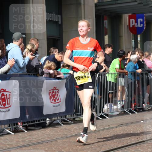 13.09.2026 - 21. swb-Marathon Bremen Strokosch-Dieckow http://msf.ph/oto/10313320 13.09.2026 10:56:08 Ziel 10184, 10211, 10240, 10322, 10356, 10372, 10443, 10670, 10675, 10699, 10844, 11069, 11256, 11280, 11317, 11349, 11407, 11570, 11693, 11795, 11844, 11855, 11871, 11911, 11996, 12452, 12543, 10246, 10298, 10365, 10374, 10690, 10703, 10949, 10957, 10960, 11219, 11782, 11790, 11972, 12061, 12143, 12476, 12484, 13565 meine-sportfotos.de