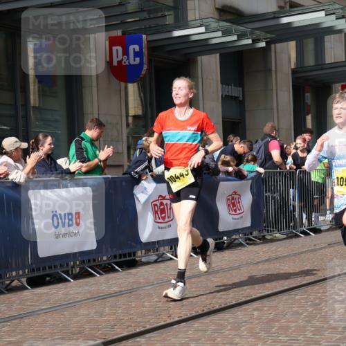 13.09.2026 - 21. swb-Marathon Bremen Strokosch-Dieckow http://msf.ph/oto/10313362 13.09.2026 10:56:08 Ziel 10184, 10211, 10240, 10322, 10356, 10372, 10443, 10670, 10675, 10699, 10844, 11069, 11256, 11280, 11317, 11349, 11407, 11570, 11693, 11795, 11844, 11855, 11871, 11911, 11996, 12452, 12543, 10246, 10298, 10365, 10374, 10690, 10703, 10949, 10957, 10960, 11219, 11782, 11790, 11972, 12061, 12143, 12476, 12484, 13565 meine-sportfotos.de