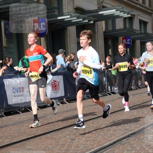 13.09.2026 - 21. swb-Marathon Bremen Strokosch-Dieckow http://msf.ph/oto/10313373 13.09.2026 10:56:09 Ziel 10184, 10211, 10240, 10322, 10356, 10372, 10443, 10670, 10675, 10699, 10844, 11069, 11256, 11280, 11317, 11349, 11407, 11570, 11693, 11795, 11844, 11855, 11871, 11911, 11996, 12452, 12543, 10246, 10298, 10365, 10374, 10690, 10703, 10949, 10957, 10960, 11219, 11782, 11790, 11972, 12061, 12143, 12476, 12484, 13565 meine-sportfotos.de
