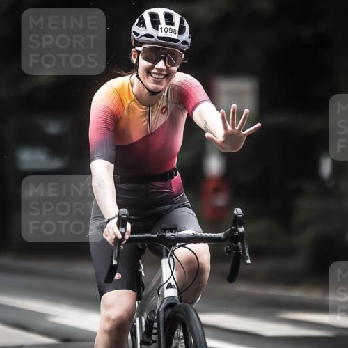 13.09.2026 - Stadtparktriathlon H.Heesch http://msf.ph/oto/10313467 13.09.2026 12:55:21 Radfahren 1072, 1076, 1098, 1129, 1149, 1218, 1250, 1269, 1405 meine-sportfotos.de