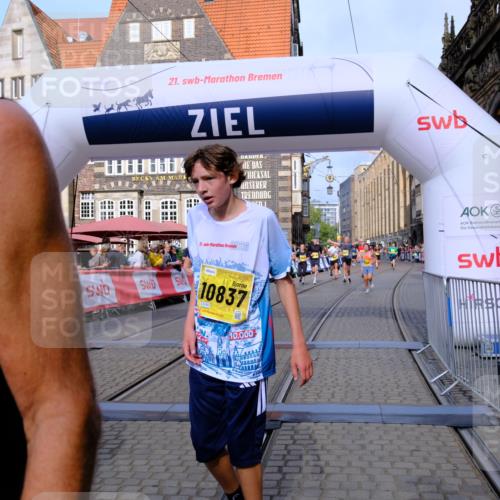 13.09.2026 - 21. swb-Marathon Bremen Tim E. http://msf.ph/oto/10313474 13.09.2026 10:54:40 Ziel 10067, 10146, 10359, 10410, 10503, 10577, 10631, 10749, 10765, 10837, 10884, 10996, 11039, 11099, 11118, 11361, 11476, 11593, 11843, 11989, 12265, 12328, 12467 meine-sportfotos.de