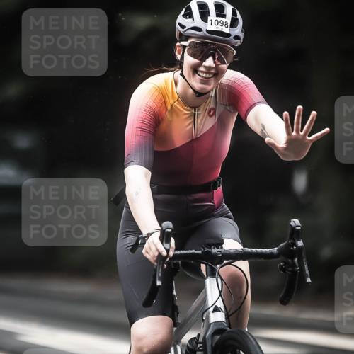 13.09.2026 - Stadtparktriathlon H.Heesch http://msf.ph/oto/10313477 13.09.2026 12:55:22 Radfahren 1072, 1076, 1098, 1129, 1149, 1218, 1250, 1269, 1405 meine-sportfotos.de