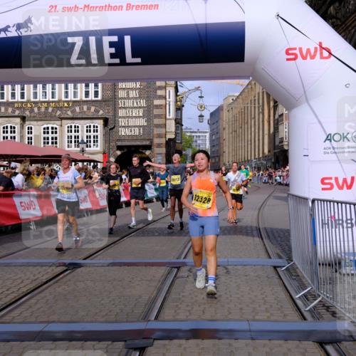 13.09.2026 - 21. swb-Marathon Bremen Tim E. http://msf.ph/oto/10313539 13.09.2026 10:54:43 Ziel 10067, 10146, 10359, 10410, 10503, 10577, 10631, 10749, 10765, 10837, 10884, 11039, 11099, 11118, 11389, 11476, 11593, 11843, 11989, 12038, 12265, 12328, 12467 meine-sportfotos.de