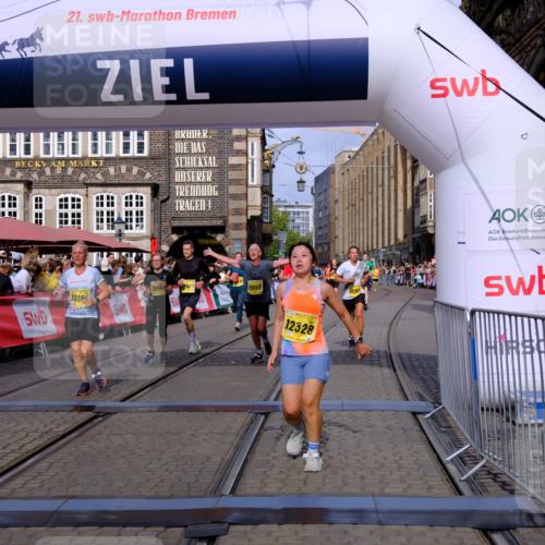 13.09.2026 - 21. swb-Marathon Bremen Tim E. http://msf.ph/oto/10313550 13.09.2026 10:54:44 Ziel 10067, 10146, 10359, 10410, 10503, 10577, 10631, 10749, 10765, 10837, 10884, 11039, 11099, 11118, 11389, 11476, 11593, 11843, 12038, 12265, 12328, 12467 meine-sportfotos.de