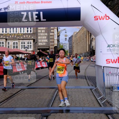 13.09.2026 - 21. swb-Marathon Bremen Tim E. http://msf.ph/oto/10313589 13.09.2026 10:54:44 Ziel 10067, 10146, 10359, 10410, 10503, 10577, 10631, 10749, 10765, 10837, 10884, 11039, 11099, 11118, 11389, 11476, 11593, 11843, 12038, 12265, 12328, 12467 meine-sportfotos.de
