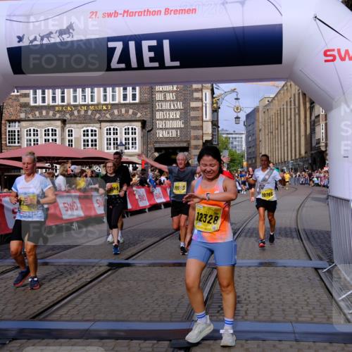 13.09.2026 - 21. swb-Marathon Bremen Tim E. http://msf.ph/oto/10313629 13.09.2026 10:54:45 Ziel 10067, 10146, 10359, 10410, 10503, 10577, 10631, 10749, 10765, 10837, 10884, 11039, 11099, 11118, 11389, 11593, 11843, 12038, 12265, 12328, 12467 meine-sportfotos.de