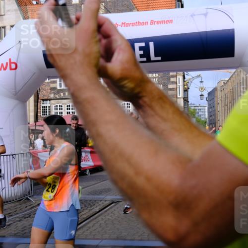 13.09.2026 - 21. swb-Marathon Bremen Tim E. http://msf.ph/oto/10313671 13.09.2026 10:54:46 Ziel 10067, 10146, 10359, 10410, 10503, 10577, 10631, 10749, 10765, 10837, 10884, 11039, 11099, 11118, 11389, 11593, 12038, 12265, 12328, 12467 meine-sportfotos.de
