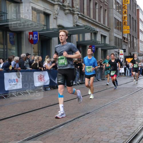 13.09.2026 - 21. swb-Marathon Bremen Strokosch-Dieckow http://msf.ph/oto/10313757 13.09.2026 13:15:29 Ziel 145, 982, 1033, 1445, 1955, 2733, 3119, 3422, 3536, 3689, 3836, 3991, 4573, 4823, 5430, 5474, 5533, 5588, 5913, 6162, 6481, 6515, 7203, 7307, 7413, 9029, 9122, 9278, 9475, 9777, 13149, 13249, 1445, 1664, 3346, 3357, 3743, 4111, 4212, 4646, 4653, 4663, 5003, 5149, 5385, 6011, 6526, 6773, 6902, 7203, 7291, 7346, 7497, 7515, 7717, 7730, 7992, 8086, 8254, 8255, 9253, 9338, 9391, 9483, 13137, 13139 meine-sportfotos.de