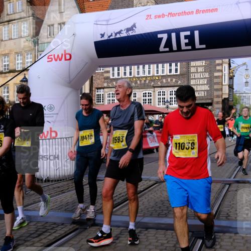 13.09.2026 - 21. swb-Marathon Bremen Tim E. http://msf.ph/oto/10313788 13.09.2026 10:54:49 Ziel 10067, 10146, 10410, 10503, 10608, 10631, 10704, 10765, 10837, 10884, 11039, 11389, 11593, 11874, 12038, 12265, 12328, 12467, 12519, 13526 meine-sportfotos.de