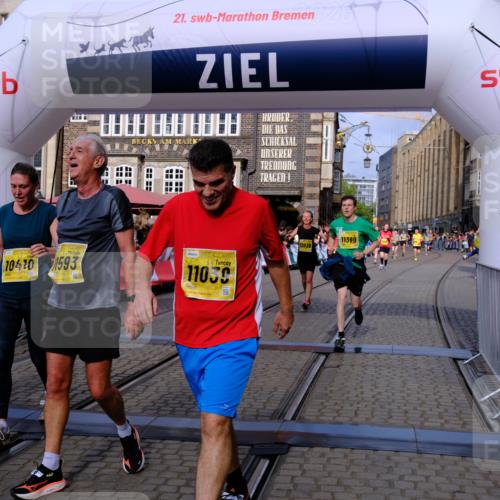 13.09.2026 - 21. swb-Marathon Bremen Tim E. http://msf.ph/oto/10313800 13.09.2026 10:54:50 Ziel 10067, 10146, 10410, 10503, 10608, 10631, 10704, 10765, 10837, 10884, 11039, 11174, 11389, 11593, 11874, 12038, 12265, 12328, 12467, 12519, 13526 meine-sportfotos.de