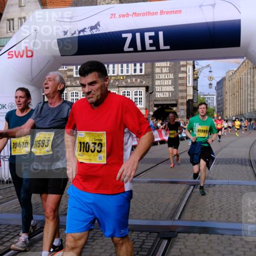 13.09.2026 - 21. swb-Marathon Bremen Tim E. http://msf.ph/oto/10313825 13.09.2026 10:54:50 Ziel 10067, 10146, 10410, 10503, 10608, 10631, 10704, 10765, 10837, 10884, 11039, 11174, 11389, 11593, 11874, 12038, 12265, 12328, 12467, 12519, 13526 meine-sportfotos.de