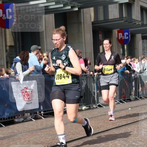 13.09.2026 - 21. swb-Marathon Bremen Strokosch-Dieckow http://msf.ph/oto/10313913 13.09.2026 10:56:23 Ziel 10240, 10356, 10372, 10486, 10540, 10610, 10721, 10771, 10824, 10888, 10936, 11064, 11069, 11349, 11407, 11474, 11601, 11844, 11855, 11871, 11872, 11911, 11996, 12284, 12434, 12543, 10184, 10211, 10246, 10322, 10365, 10443, 10670, 10675, 10699, 10844, 10949, 10957, 10960, 11219, 11256, 11280, 11317, 11570, 11693, 11782, 11795, 11844, 12452, 12476 meine-sportfotos.de