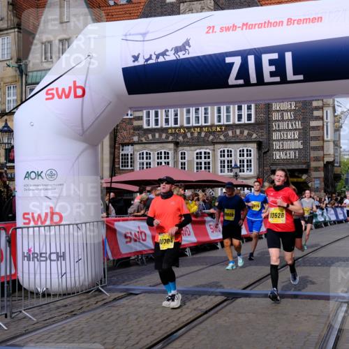 13.09.2026 - 21. swb-Marathon Bremen Tim E. http://msf.ph/oto/10313928 13.09.2026 10:54:56 Ziel 10067, 10146, 10410, 10589, 10608, 10704, 10765, 11039, 11040, 11174, 11389, 11569, 11593, 11874, 12038, 12265, 12467, 12519, 12800, 13526 meine-sportfotos.de