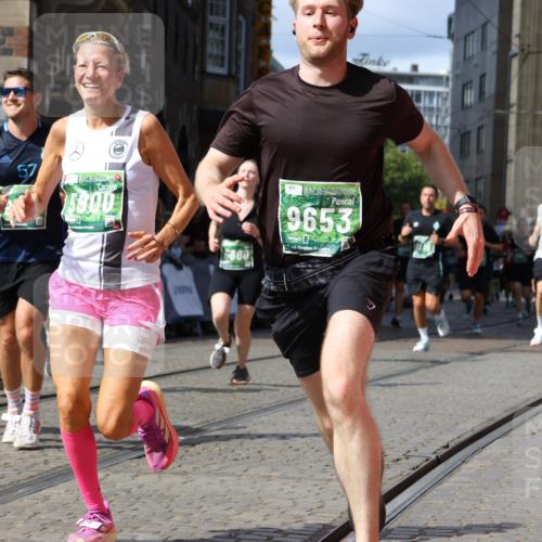 13.09.2026 - 21. swb-Marathon Bremen Strokosch-Dieckow http://msf.ph/oto/10314014 13.09.2026 13:30:49 Ziel 625, 1067, 2265, 2452, 2723, 2900, 3163, 3164, 3425, 4058, 4206, 4332, 4342, 4415, 4425, 4748, 4757, 5506, 5551, 6134, 6347, 6988, 7253, 7567, 7645, 7821, 8090, 8105, 8116, 8117, 8169, 8314, 8494, 8762, 8878, 8966, 9011, 9015, 9108, 9412, 9695, 9825, 244, 1189, 1479, 2902, 3360, 3800, 4251, 5600, 6307, 7198, 7637, 7760, 7798, 8543, 8616, 9290, 9507, 9767, 9937, 9958, 9962, 9976, 13152, 13215 meine-sportfotos.de