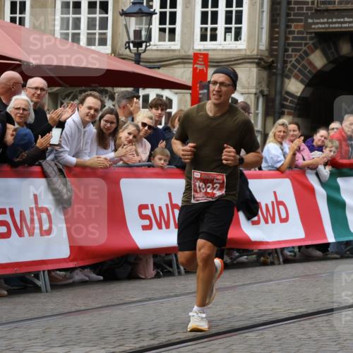 13.09.2026 - 21. swb-Marathon Bremen Strokosch-Dieckow http://msf.ph/oto/10314024 13.09.2026 13:05:36 Ziel 439, 1822, 2297, 3365, 4025, 4729, 5092, 7102, 9273, 1017, 1301, 1562, 1745, 1879, 2538, 3520, 4157, 6025, 8706, 8973, 9010 meine-sportfotos.de