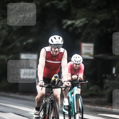 13.09.2026 - Stadtparktriathlon H.Heesch http://msf.ph/oto/10314129 13.09.2026 12:56:36 Radfahren 1123, 1156, 1164, 1202, 1208, 1253, 1271, 1389, 1427 meine-sportfotos.de