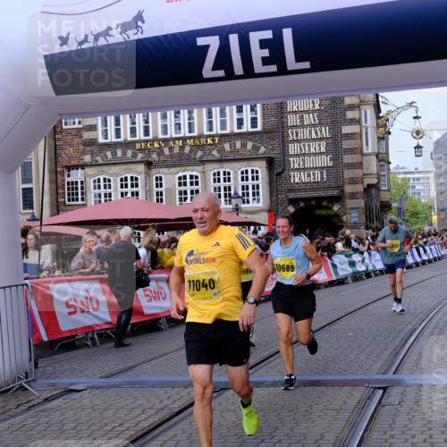13.09.2026 - 21. swb-Marathon Bremen Tim E. http://msf.ph/oto/10314163 13.09.2026 10:55:01 Ziel 10589, 10608, 10704, 11040, 11174, 11389, 11569, 11874, 12038, 12519, 12800, 13526 meine-sportfotos.de