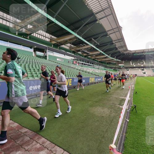 13.09.2026 - 21. swb-Marathon Bremen Michael Burmester http://msf.ph/oto/10314223 13.09.2026 13:09:36 Laufen im Stadion 164, 383, 391, 448, 532, 549, 563, 625, 813, 869, 884, 898, 1025, 1072, 1124, 1150, 1180, 1289, 1398, 1559, 1688, 1855, 1867, 1880, 1899, 2041, 2202, 2208, 2229, 2232, 2243, 2268, 2380, 2413, 2429, 2441, 2467, 2471, 2525, 2530, 2553, 2573, 2594, 2635, 2692, 2714, 2717, 2727, 2785, 2823, 2841, 2897, 2920, 2930, 2931, 2941, 3032, 3063, 3086, 3089, 3122, 3291, 3316, 3327, 3333, 3398, 3437, 3707, 3769, 3857, 109 meine-sportfotos.de