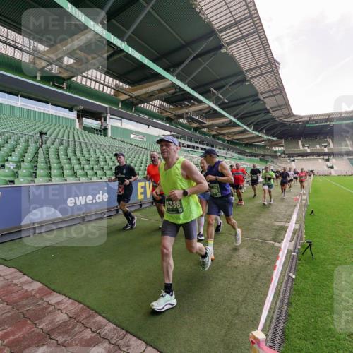 13.09.2026 - 21. swb-Marathon Bremen Michael Burmester http://msf.ph/oto/10314290 13.09.2026 13:09:45 Laufen im Stadion 164, 383, 391, 448, 532, 549, 563, 625, 813, 869, 898, 1025, 1072, 1124, 1150, 1180, 1289, 1398, 1559, 1855, 1867, 1880, 1894, 1899, 2041, 2202, 2208, 2229, 2232, 2243, 2268, 2284, 2339, 2342, 2380, 2413, 2429, 2441, 2467, 2471, 2525, 2530, 2553, 2573, 2594, 2682, 2692, 2714, 2717, 2727, 2785, 2823, 2841, 2897, 2920, 2930, 2931, 2932, 2941, 3032, 3063, 3086, 3089, 3122, 3291, 3316, 3327, 3333, 3370, 3398, 3410, 3437, 3707, 3769, 3857, 109 meine-sportfotos.de