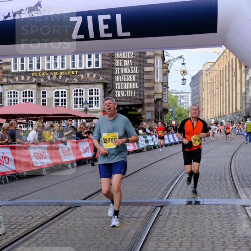13.09.2026 - 21. swb-Marathon Bremen Tim E. http://msf.ph/oto/10314292 13.09.2026 10:55:04 Ziel 10589, 10608, 10704, 10901, 11040, 11174, 11569, 11874, 11889, 12313, 12519, 12800, 13526, 13592 meine-sportfotos.de