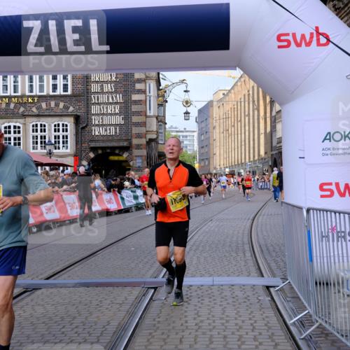13.09.2026 - 21. swb-Marathon Bremen Tim E. http://msf.ph/oto/10314306 13.09.2026 10:55:05 Ziel 10589, 10608, 10646, 10704, 10901, 11040, 11174, 11569, 11874, 11889, 12313, 12519, 12800, 13526, 13592 meine-sportfotos.de