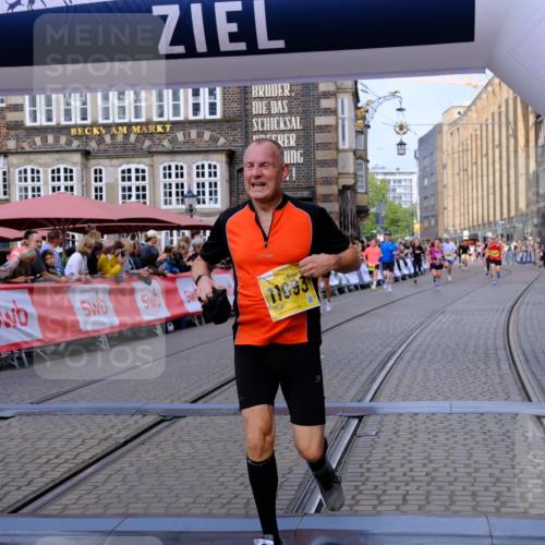 13.09.2026 - 21. swb-Marathon Bremen Tim E. http://msf.ph/oto/10314367 13.09.2026 10:55:06 Ziel 10589, 10608, 10646, 10704, 10901, 11040, 11174, 11569, 11874, 11889, 12313, 12519, 12800, 13526, 13592 meine-sportfotos.de