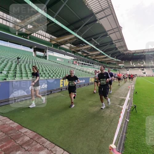 13.09.2026 - 21. swb-Marathon Bremen Michael Burmester http://msf.ph/oto/10314370 13.09.2026 13:09:52 Laufen im Stadion 164, 383, 391, 448, 532, 549, 563, 625, 813, 869, 898, 1025, 1072, 1124, 1150, 1180, 1398, 1559, 1738, 1855, 1867, 1880, 1894, 1967, 2202, 2208, 2232, 2243, 2268, 2284, 2339, 2342, 2380, 2413, 2429, 2441, 2467, 2471, 2525, 2530, 2553, 2573, 2594, 2654, 2682, 2692, 2714, 2717, 2785, 2819, 2823, 2841, 2897, 2920, 2930, 2931, 2932, 2941, 3032, 3063, 3086, 3089, 3122, 3208, 3291, 3316, 3327, 3333, 3370, 3398, 3410, 3437, 3707, 3769, 3857, 109 meine-sportfotos.de