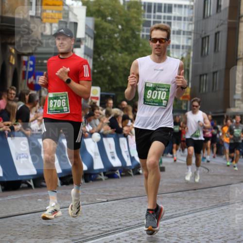 13.09.2026 - 21. swb-Marathon Bremen Strokosch-Dieckow http://msf.ph/oto/10314376 13.09.2026 13:05:48 Ziel 439, 1562, 3242, 3271, 3365, 5092, 5199, 5725, 6579, 7141, 9273, 681, 1745, 3297, 3520, 4712, 5803, 6058, 7399, 8334, 8706, 8877, 8983, 9010, 9429, 9918 meine-sportfotos.de